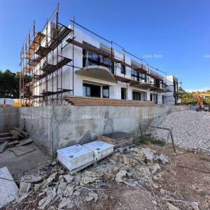 Prodaja stana s vrtom u novogradnji, Tar!