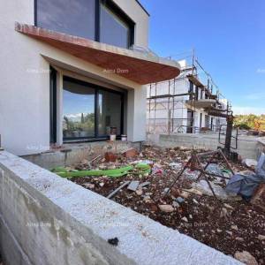 Prodaja stana s vrtom u novogradnji, Tar!