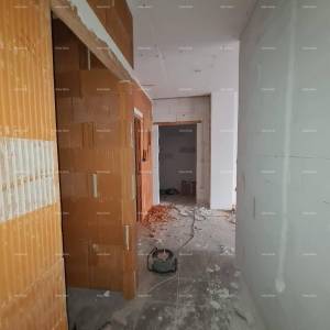 Prodaja stana u stambeno-poslovnoj zgradi, blizini centra, Pula! E1