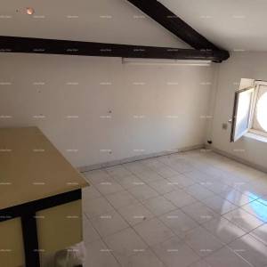 Prodaja stana u venecijanskoj zgradi – Poreč!