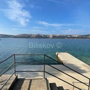 Prodaja, Stara Novalja, samostojeća dvoetažna kuća, prvi red do mora