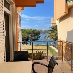 Prodaja, Stara Novalja, samostojeća dvoetažna kuća, prvi red do mora