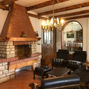 Prodaja, Stara Novalja, samostojeća dvoetažna kuća, prvi red do mora