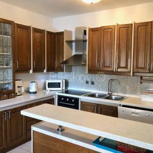 Prodaja, Stara Novalja, samostojeća dvoetažna kuća, prvi red do mora