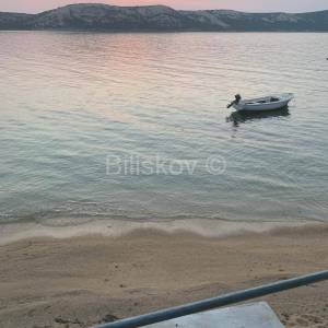 Prodaja, Stara Novalja, samostojeća dvoetažna kuća, prvi red do mora