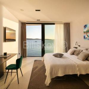 Prodaja, Sukošan, luksuzna vila, prvi red do mora, lift