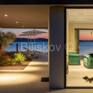 Prodaja, Sukošan, luksuzna vila, prvi red do mora, lift