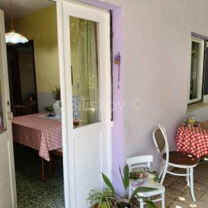 Prodaja, Trogir, centar, dvojna kuća na 2 etaže, okućnica