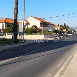 Prodaja, Trogir, centar, dvojna kuća na 2 etaže, okućnica