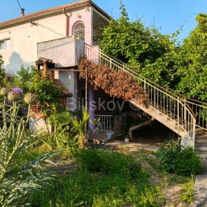 Prodaja, Trogir, centar, dvojna kuća na 2 etaže, okućnica