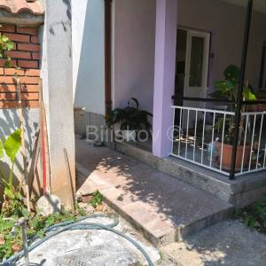 Prodaja, Trogir, centar, dvojna kuća na 2 etaže, okućnica