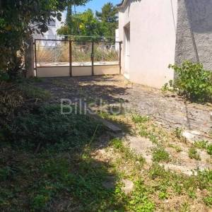 Prodaja, Trogir, centar, dvojna kuća na 2 etaže, okućnica