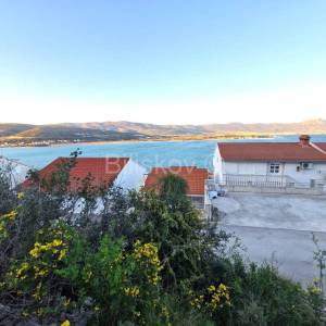 Prodaja Trogir Čiovo atraktivno građevinsko zemljište 383m²