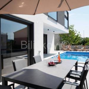 Prodaja, Trogir, luksuzna vila s pogledom na more