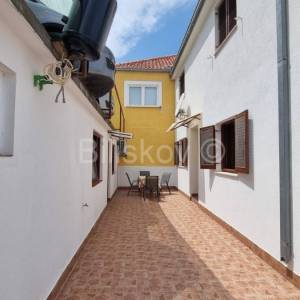 Prodaja, Trogir, Mastrinka, dva stana u kući