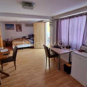 Prodaja, Trogir, Mastrinka, dva stana u kući