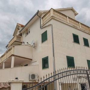 Prodaja, Trogir, Plano, kuća sa bazenom i pogledom na more