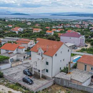 Prodaja, Trogir, Plano, kuća sa bazenom i pogledom na more