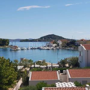 Prodaja, Ugljan, Preko, samostojeća kuća, odlična lokacija