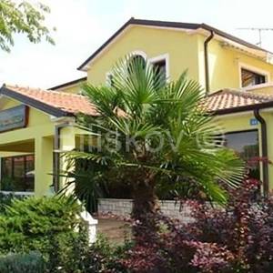 Prodaja, Umag, luksuzna vila, parking