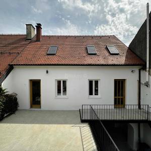 Prodaja, Varaždin, Centar,adaptirana starinska kuća u nizu,open space