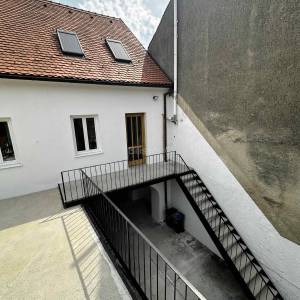 Prodaja, Varaždin, Centar,adaptirana starinska kuća u nizu,open space