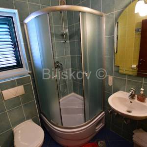 Prodaja, Vodice, dva samostojeća apartmanska objekta