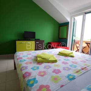 Prodaja, Vodice, dva samostojeća apartmanska objekta