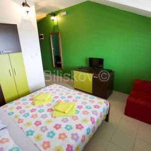 Prodaja, Vodice, dva samostojeća apartmanska objekta