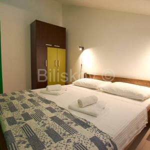 Prodaja, Vodice, dva samostojeća apartmanska objekta