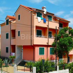 Prodaja, Vodice, dva samostojeća apartmanska objekta