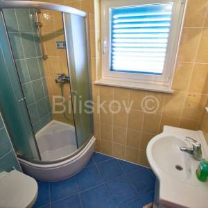 Prodaja, Vodice, dva samostojeća apartmanska objekta