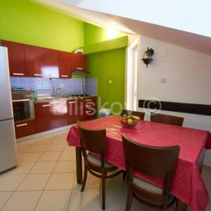 Prodaja, Vodice, dva samostojeća apartmanska objekta