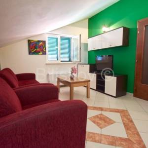 Prodaja, Vodice, dva samostojeća apartmanska objekta