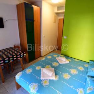 Prodaja, Vodice, dva samostojeća apartmanska objekta