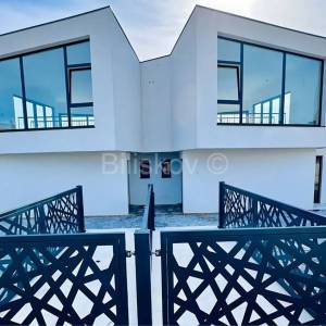 Prodaja, Vodice, novoizgrađen dvojni objekt, 2 etaže, vrt, bazen