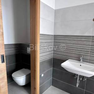 Prodaja, Vodice, novoizgrađen dvojni objekt, 2 etaže, vrt, bazen