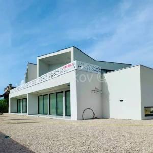 Prodaja, Vodice, novoizgrađen dvojni objekt, 2 etaže, vrt, bazen