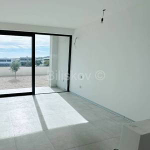 Prodaja, Vodice, novoizgrađen dvojni objekt, 2 etaže, vrt, bazen