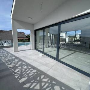 Prodaja, Vodice, novoizgrađen dvojni objekt, 2 etaže, vrt, bazen