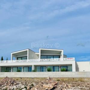 Prodaja, Vodice, novoizgrađen dvojni objekt, 2 etaže, vrt, bazen