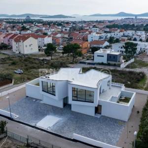 Prodaja, Vodice, novoizgrađen dvojni objekt, 2 etaže, vrt, bazen