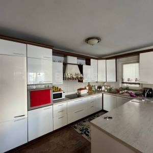 Prodaja, Vodice, prekrasna kuća s velikom okućnicom, garaža