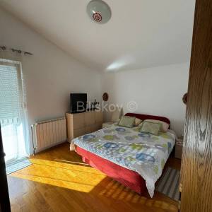 Prodaja, Vodice, prekrasna kuća s velikom okućnicom, garaža