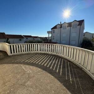 Prodaja, Vodice, prekrasna kuća s velikom okućnicom, garaža