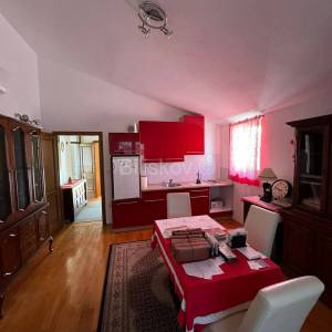 Prodaja, Vodice, prekrasna kuća s velikom okućnicom, garaža