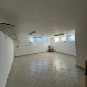 Prodaja, Vodice, prekrasna kuća s velikom okućnicom, garaža