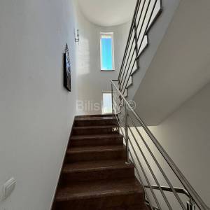 Prodaja, Vodice, prekrasna kuća s velikom okućnicom, garaža