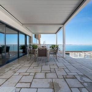 Prodaja, Zadar, luksuzna villa, bazen, prvi red do mora 