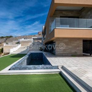 Prodaja, Zadar, luksuzna villa, bazen, prvi red do mora 